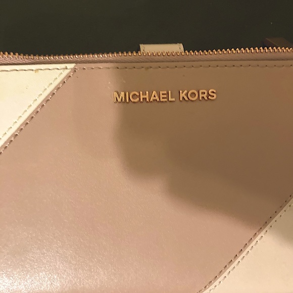 Michael Kors Mauve, Pink, and White Wristlest (New without Tags) - Picture 2 of 4